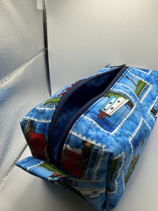 Medium sized travel cosmetic bag - Blue lighthouse