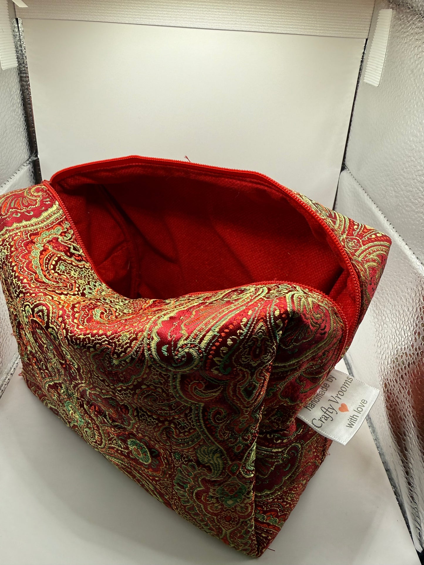 Medium sized travel cosmetic bag - Red metallic
