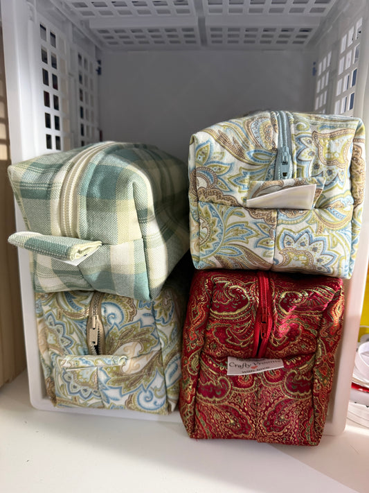 Medium sized travel cosmetic bag - Red metallic