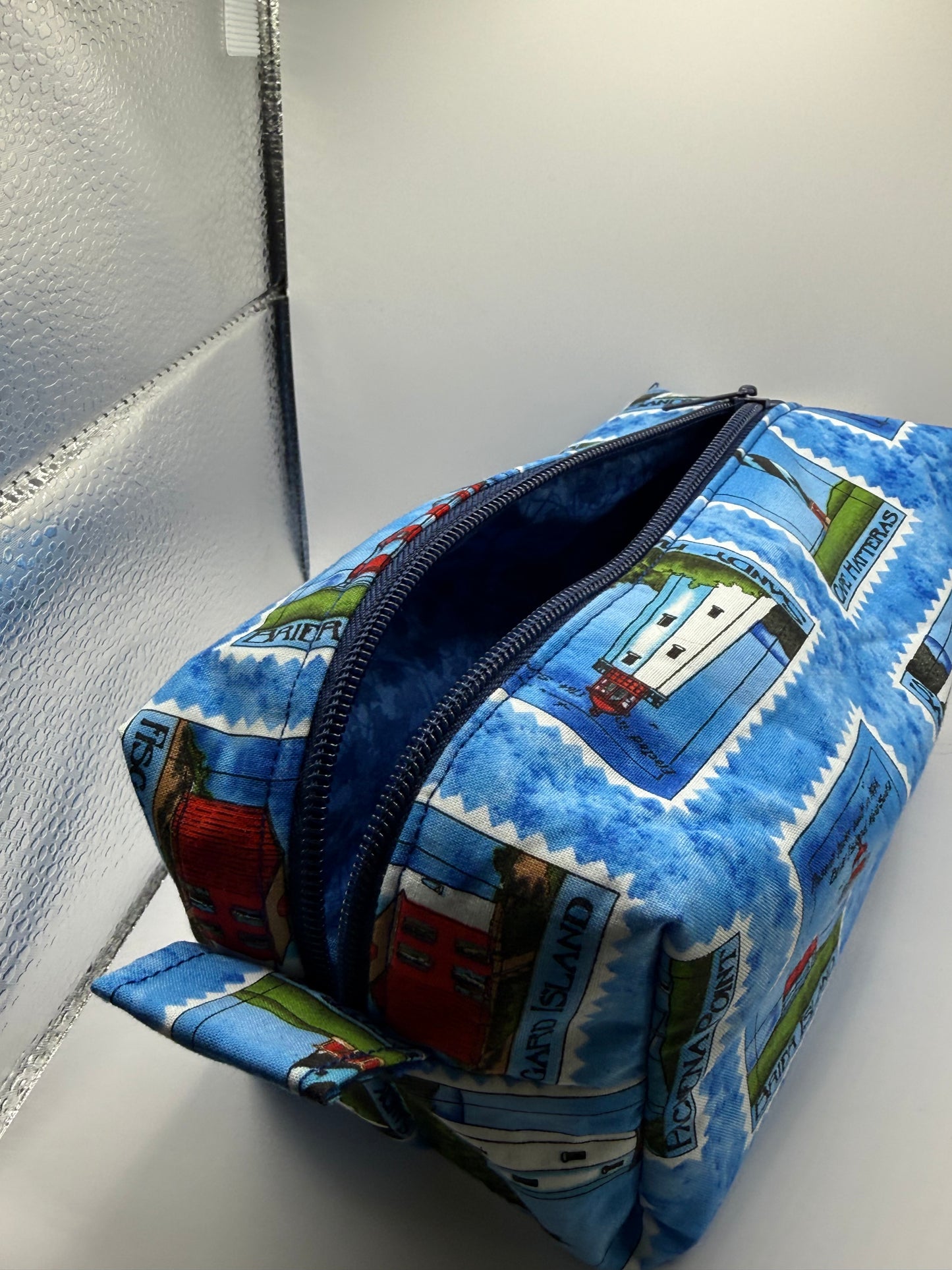Medium sized travel cosmetic bag - Blue lighthouse